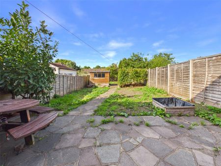 3 bedroom semi-detached house to rent - Photo 3