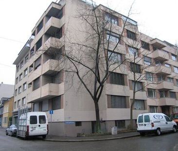 Super 2-room apartment in the heart of Basel - Photo 1