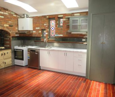 WALK EVERYWHERE FROM THIS 3 BEDROOM HOME! - Photo 6