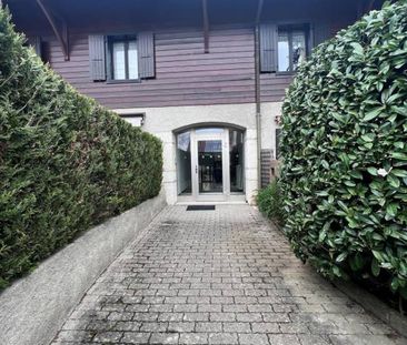 Appartement traversant de 5 pièces au rez-de-chaussée d'un petit im... - Photo 2
