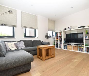 London Road, Isleworth, Middlesex, TW7 - Photo 1