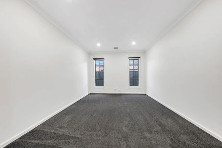 Elegant Family Living in a Prime Wollert Location - Photo 5