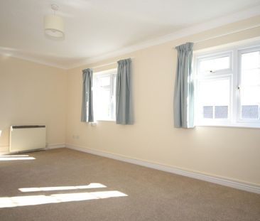 Langley Walk, Woking - Photo 3
