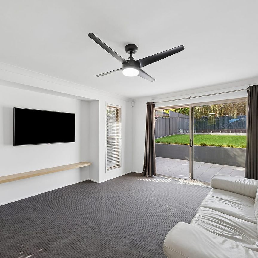 Spacious Family Entertainer with Poolside Luxury - Photo 1