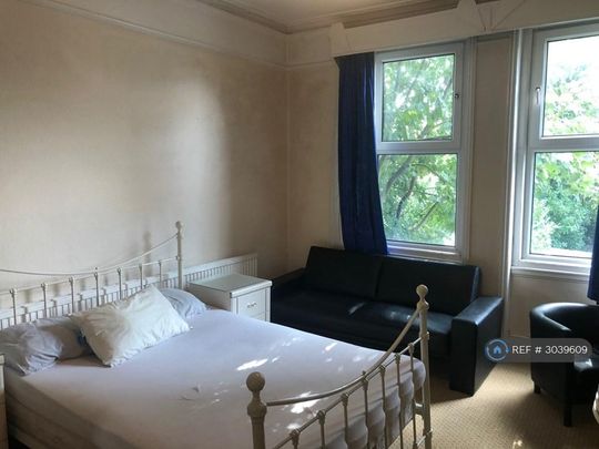 5 bedroom flat to rent - Photo 1