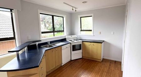 Mt Wellington Family Home - Photo 4