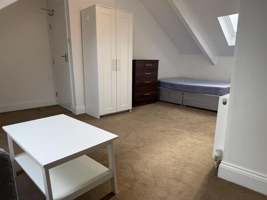 3 bedroom maisonette to rent - Photo 1