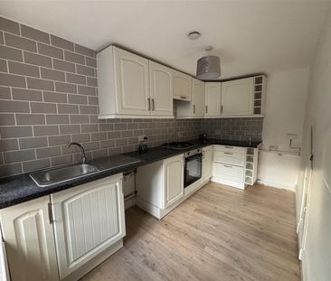 2 Lang Road, Crewkerne - Photo 4