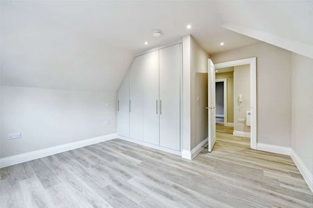 A modern two bedroom apartment with wonderful roof terrace in the heart of Windsor town. - Photo 2