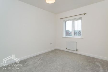 4 bedroom detached house to rent - Photo 2