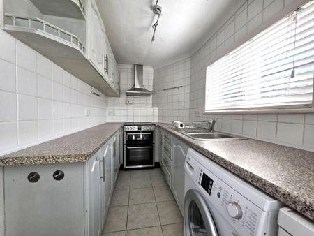 2 bedroom detached bungalow to rent - Photo 3