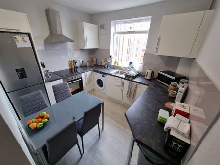 3 Bed Student Accommodation - Photo 4