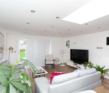 Harrow Way, Bushey, WD19 - Photo 3