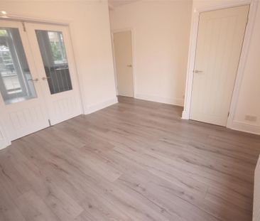 3 Bedroom House - Terraced To Let - Photo 2