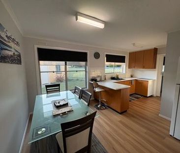 Charming Home in the Heart of Mooroopna - Photo 3