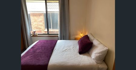 5 Rooms in share house! Furnished! All bills included! - Photo 3