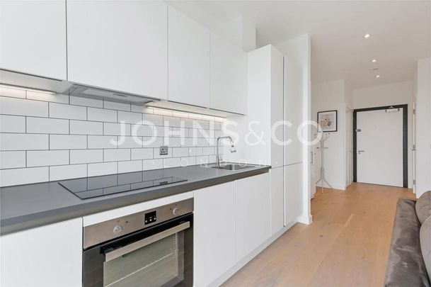 Studio to rent - Photo 1