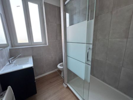 TYPE 3 - 45,74 m² - 850 € CC - - Photo 4