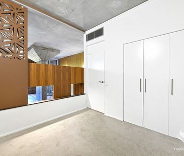 Unique warehouse conversion apartment - Photo 2