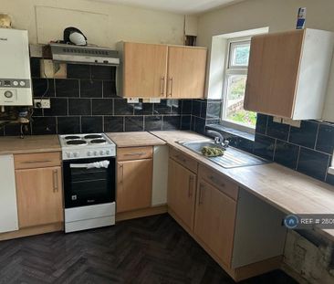 2 bedroom semi-detached house to rent - Photo 3