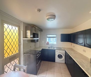 4 Bed Terraced House, Hawthorn Road, N18 - Photo 1