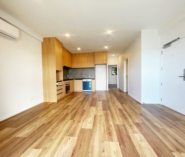 Sunny newly built two bedroom apartment - Photo 3
