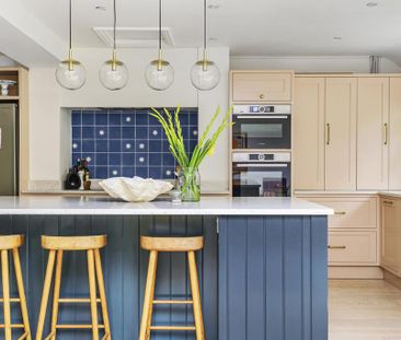 4 bedroom semi-detached house to rent - Photo 6