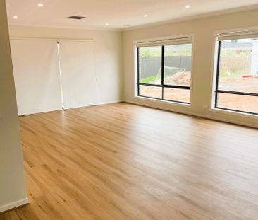 A Home That Welcomes Every Chapter! - Photo 2