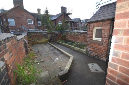 2 bedroom terraced house to rent - Photo 4