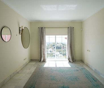 2 bedroom luxury Flat for rent in Benahavís, Spain - Photo 4