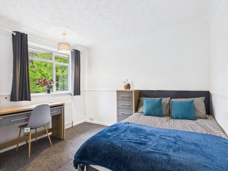 4 bedroom terraced house to rent - Photo 3