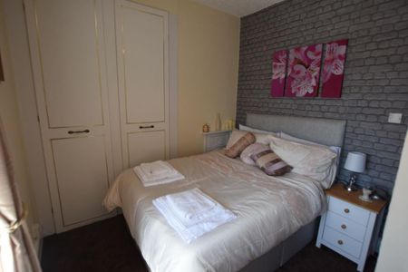 3 bedroom semi-detached house to rent - Photo 4