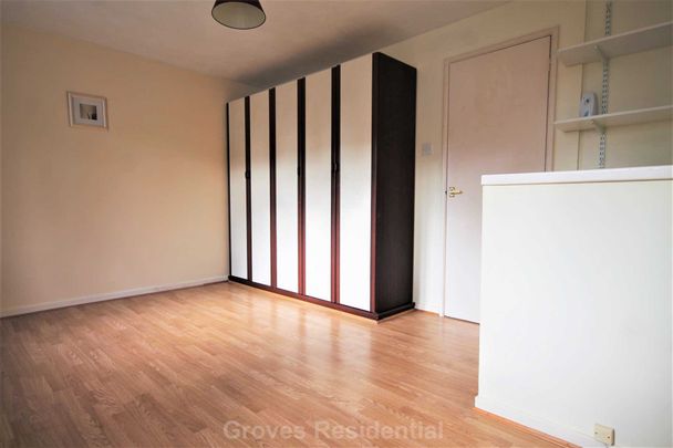 Price £1,200 pcm - Available 24/11/2025 - Unfurnished - Photo 1