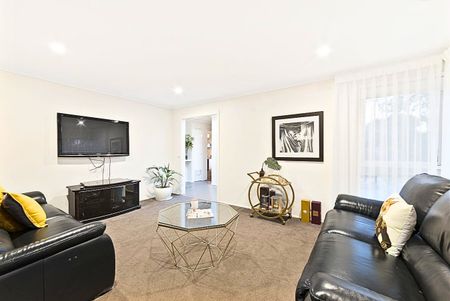 Modern 3 Bedroom Home with Huge Garage/Workshop in Prime Location - Photo 3
