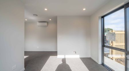 Modern near new 2 bedroom Unit + Garage - Photo 2