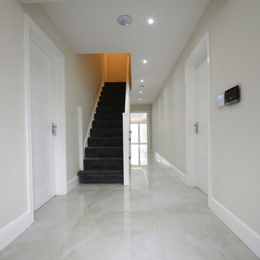 5 bedroom Detached house to rent - Photo 1