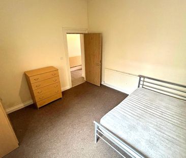 11 Bedroom Student Home – Llanbleddian Gardens - Photo 4