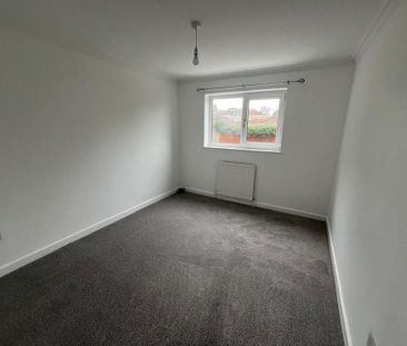 3 bedroom end of terrace house to rent - Photo 3