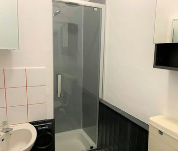 Flat to rent on - Photo 1