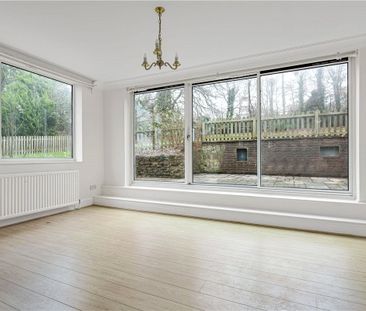 A five bedroom detached family home with a garage and off-street pa... - Photo 5