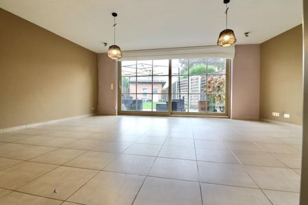 Ruime, energiezuinige woning met 2 slpk, garage, patio, tuin en terras voor 1.095 EUR/mnd - Photo 3