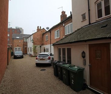 2 bedroom mews to rent - Photo 5