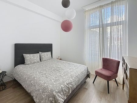 Appartement à louer - REIMS HYPER CENTRE -PROCHE CATHEDRALE - Photo 2