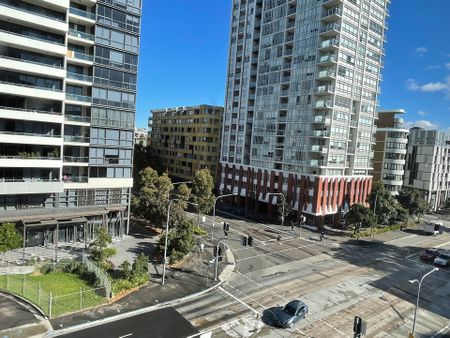 Waterloo Modern one bedroom apartment for rent!! - Photo 3