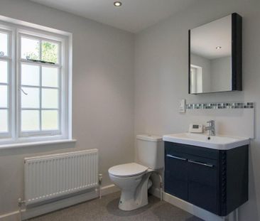 2 bedroom semi-detached house to rent - Photo 5