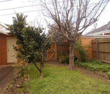 ELEGANT TWO BEDROOM, LOW MAINTENANCE HOUSE - DUCTED HEATING AND EVA... - Photo 4