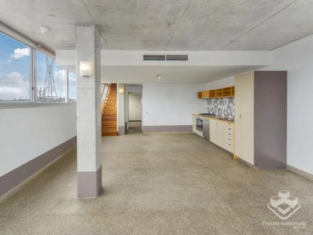 Woolstore Living with River & City Views! - Photo 2