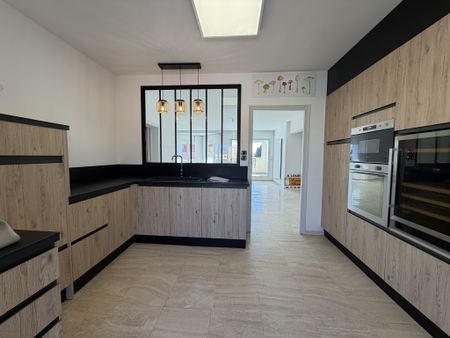 Location Appartement 4 pièces 140m² MONTELIMAR 26200 - Photo 2