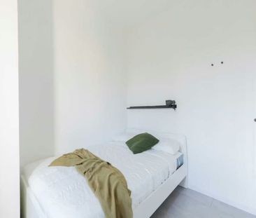 Viale Carlo Espinasse, Milan, Lombardy 20156 - Photo 2