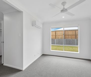 7 Sophora St, White Rock - Photo 2